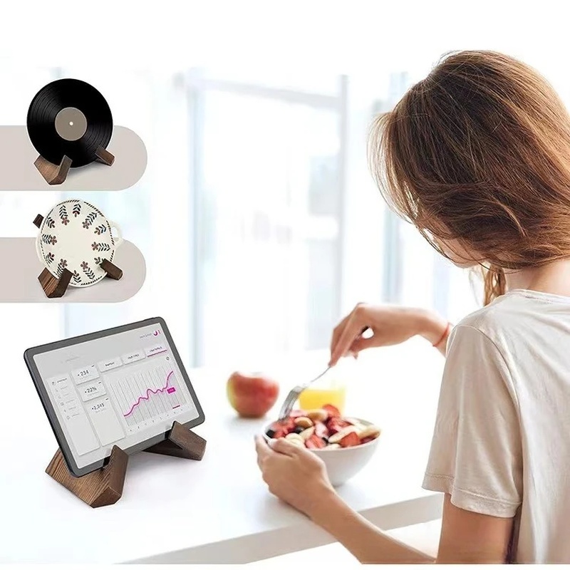 Stojak na książkę kucharską z  – Desk Setup Wood recenzja i cena