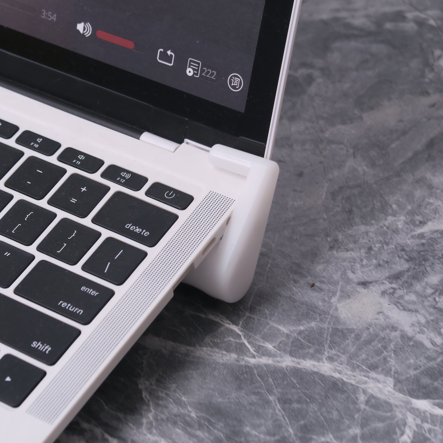 Przenośna Składana Podstawka P – Desk Setup Macbook recenzja i cena
